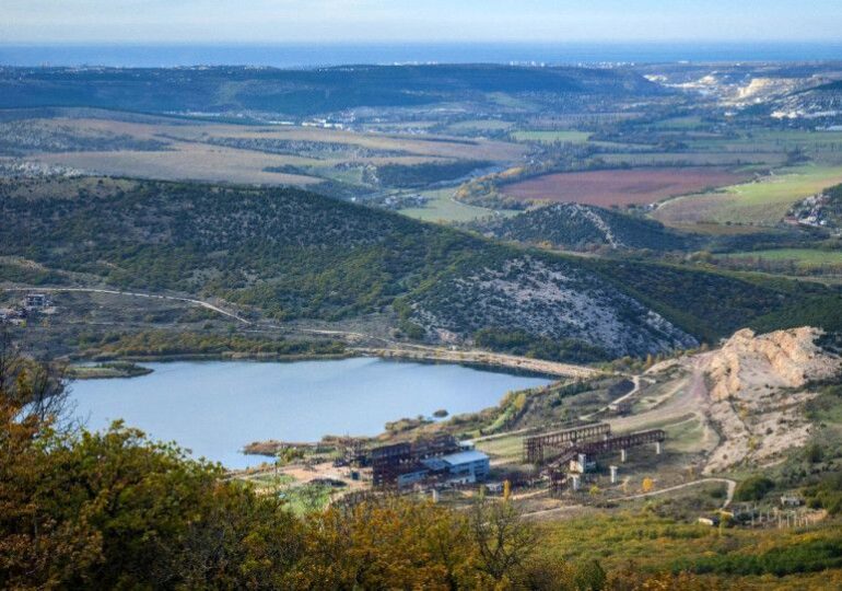 Байкер Хирург увидел заговор с тайным сливом воды из озера у горы Гасфорта