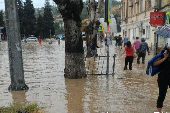 В Севастополе два года будут думать, как построить ливневки, чтобы город не утонул