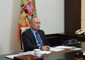 Путин поручил начать массовую вакцинацию от коронавируса