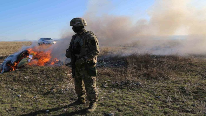 В Крыму сожгли КАМАЗ изъятых наркотиков