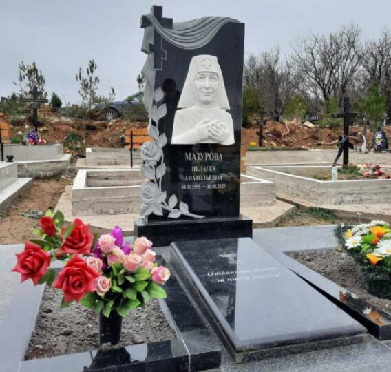 В Севастополе поставили памятник медсестре, умершей от Ковид на рабочем месте