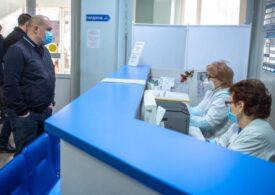 Развожаев отметил недопустимость нахождения в общей очереди людей с температурой и плановых пациентов в поликлиниках