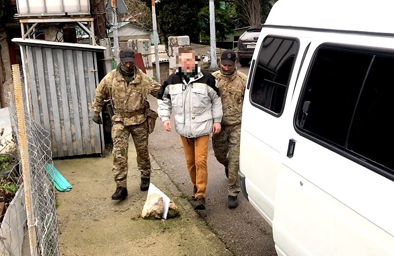 ФСБ задержала в Крыму пособников терроризма