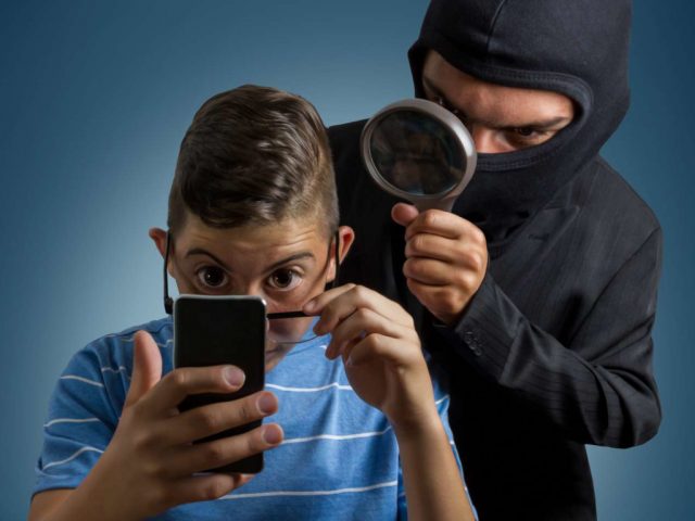 В России полиция требует доступа к телефонной книге пользователей смартфонов