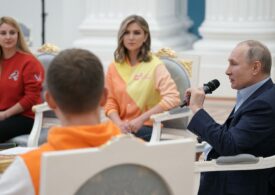 Путин заявил об опасности интернета разрушать общество изнутри