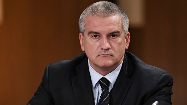 Сергей Аксенов поздравил крымчан с Днем Конституции Крыма