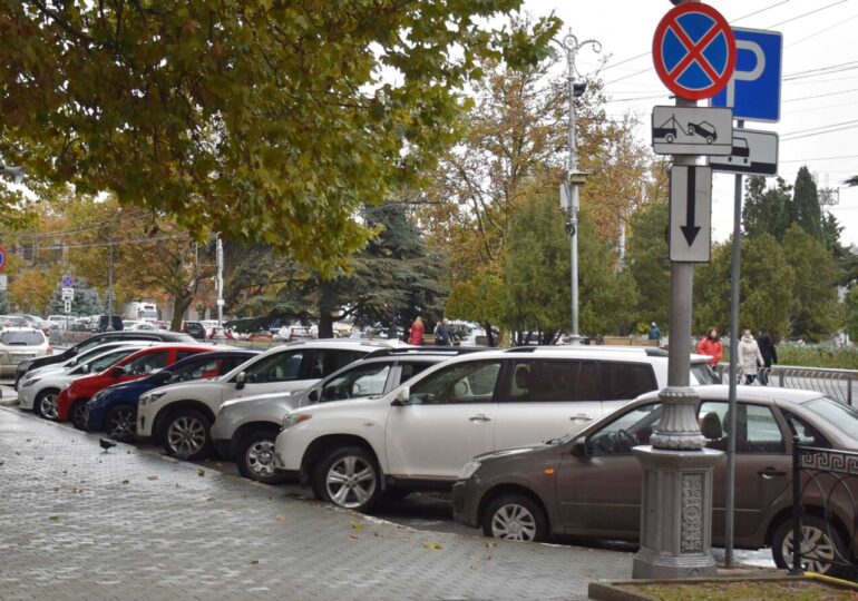 Власти Севастополя закроют центр города для личного транспорта