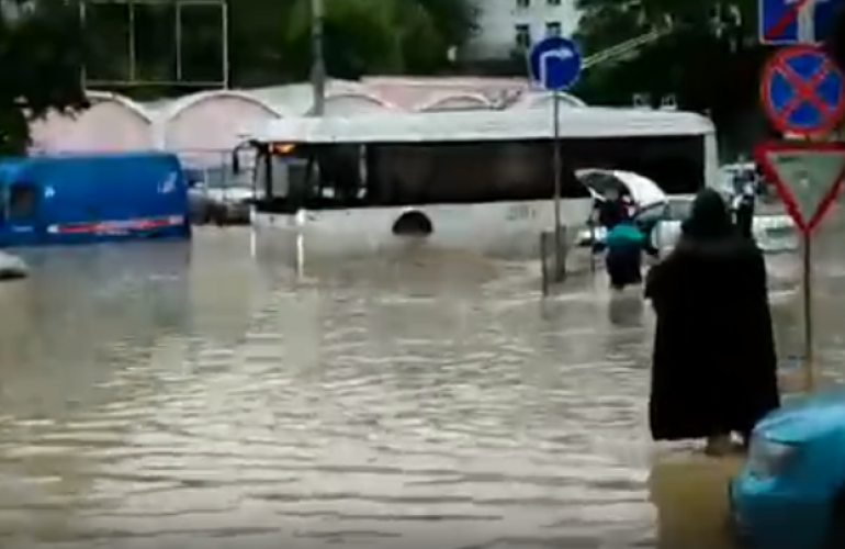 Как в Севастополе ликвидируют последствия потопа