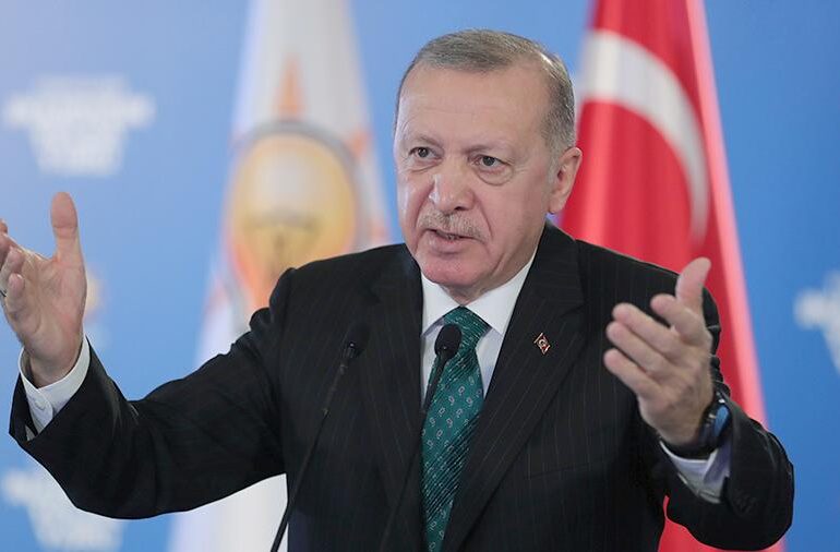 В Турции 290 подростков пошли под суд за оскорбление Эрдогана